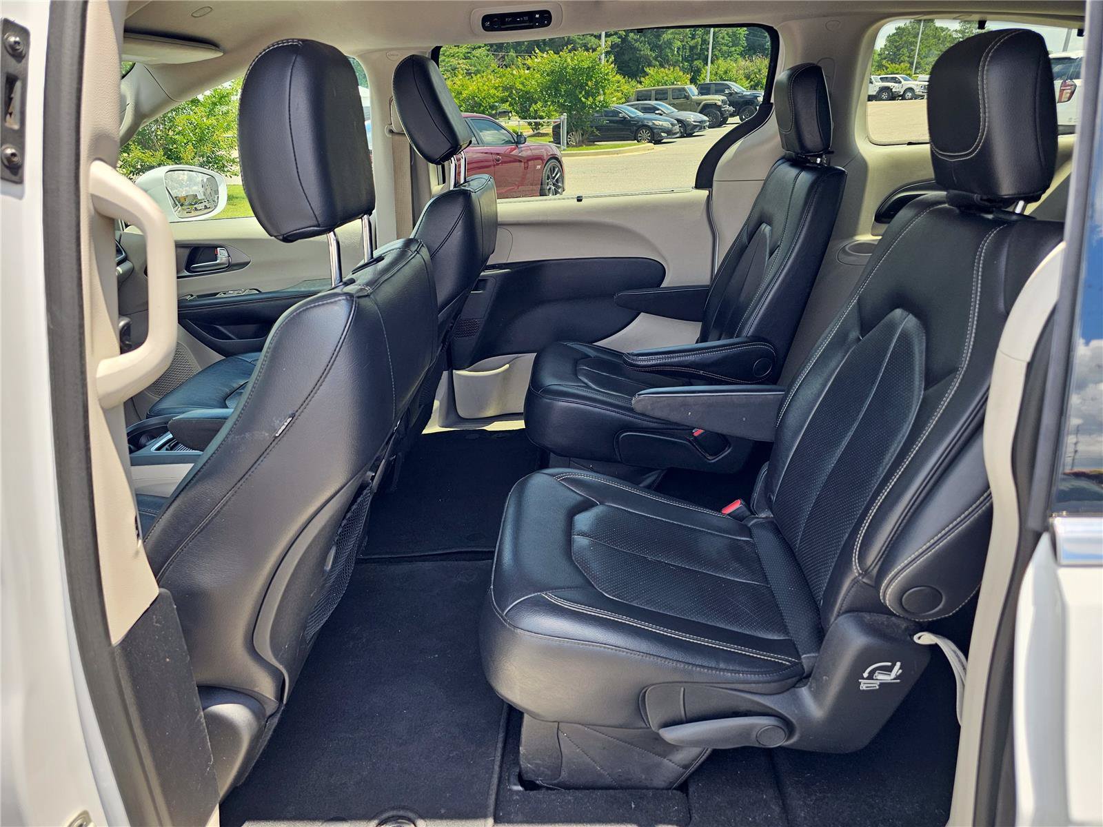 Used 2022 Chrysler Pacifica Touring-L FWD image 30