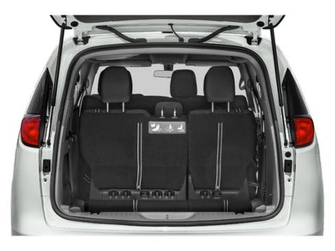 Used 2020 Chrysler Voyager Lxi FWD image 14