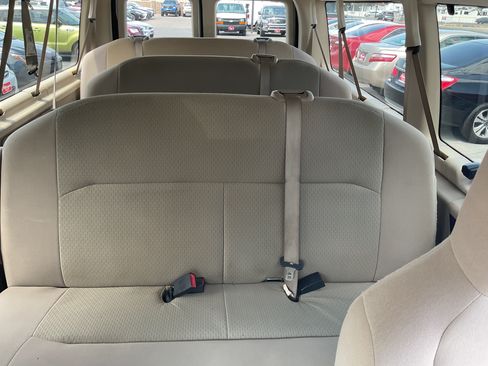 Used 2009 Ford E-350 and Econoline 350 XLT RWD image 13