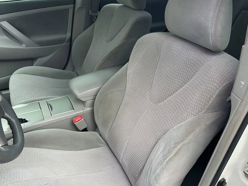 Used 2010 Toyota Camry SE image 3