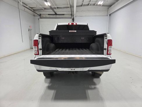 Used 2024 RAM 2500 Tradesman w/ Chrome Appearance Group AWD/4WD image 9