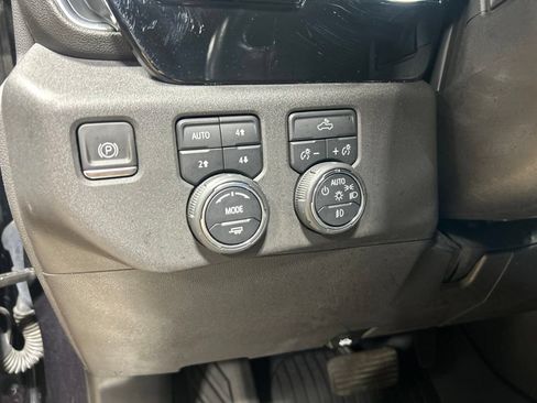 Used 2022 Chevrolet Silverado 1500 LT Trail Boss w/ Convenience Package II AWD/4WD image 37