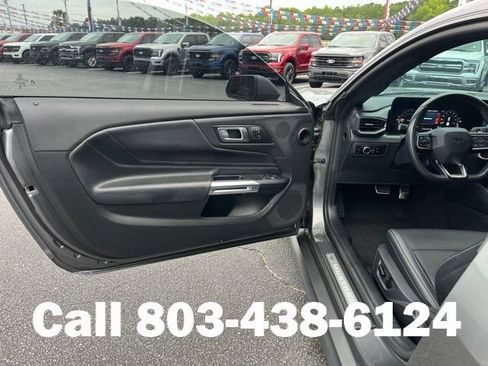 Used 2025 Ford Mustang GT Premium RWD image 4
