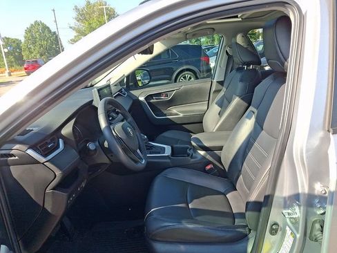 Used 2022 Toyota RAV4 XLE Premium FWD image 8