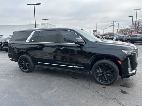 Used 2023 Cadillac Escalade ESV Premium Luxury image 5