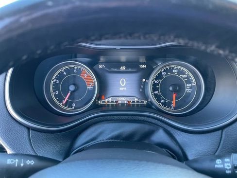 Used 2019 Jeep Cherokee Limited w/ Luxury Group FWD image 9