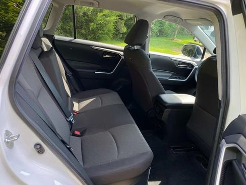 Used 2021 Toyota RAV4 XLE w/ XLE Grade Weather Package AWD/4WD image 32