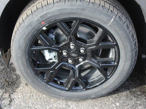 New 2026 Ford Maverick Lariat w/ Black Appearance Package image 2