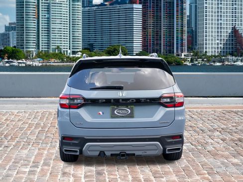Certified 2024 Honda Pilot Touring image 6