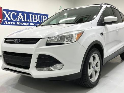 Used 2016 Ford Escape SE w/ Equipment Group 201A AWD/4WD image 8