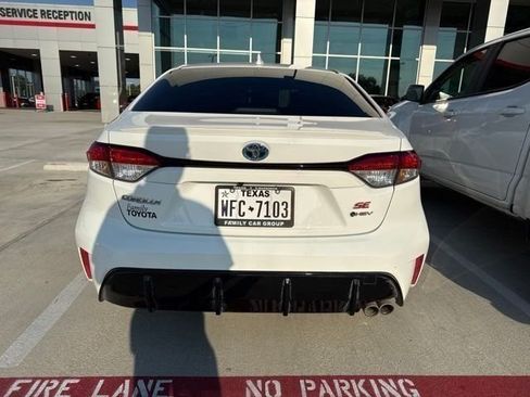 Used 2025 Toyota Corolla SE w/ SE Premium Package FWD image 6