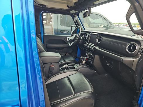 Used 2021 Jeep Wrangler Unlimited Sahara AWD/4WD image 5