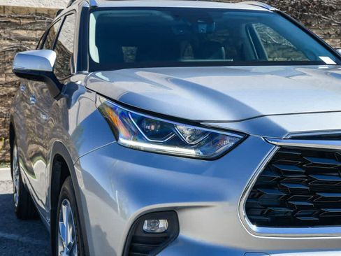Used 2021 Toyota Highlander Limited image 4