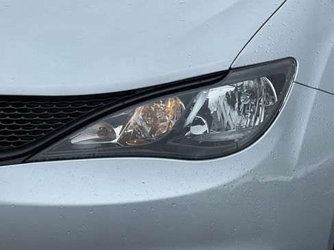 Used 2022 Chrysler Voyager LX FWD image 39