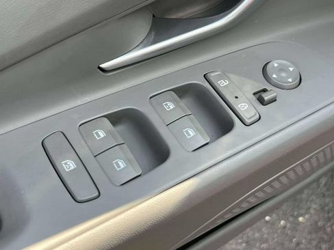 Certified 2023 Hyundai Elantra SEL FWD image 17