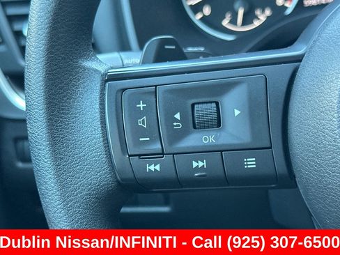 Used 2024 Nissan Rogue SV FWD image 35