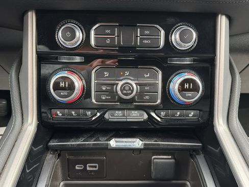 Used 2024 GMC Yukon Denali image 43