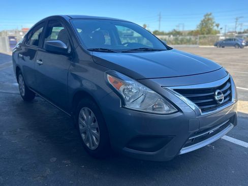 Used 2018 Nissan Versa SV FWD image 3