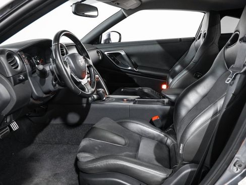 Used 2009 Nissan GT-R Premium image 37