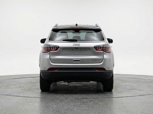 Used 2025 Jeep Compass Limited image 7