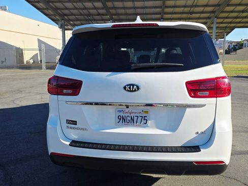 Used 2020 Kia Sedona LX image 7