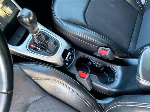 Used 2020 Jeep Compass Latitude image 17