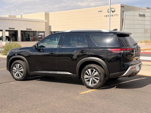 Certified 2025 Nissan Pathfinder SL FWD image 4