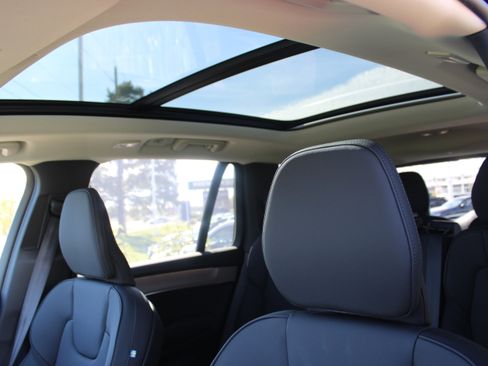 New 2026 Volvo XC90 B6 Plus w/ Protection Package Premier AWD/4WD image 28