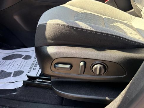 Used 2022 Chevrolet Equinox LT FWD image 17