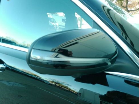 Used 2023 Mercedes-Benz EQB 300 4MATIC w/ Pinnacle Package image 22