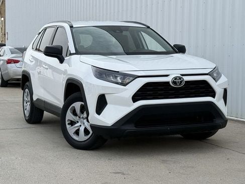 Used 2020 Toyota RAV4 LE FWD image 2