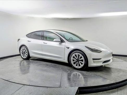 Used 2022 Tesla Model 3 image 9