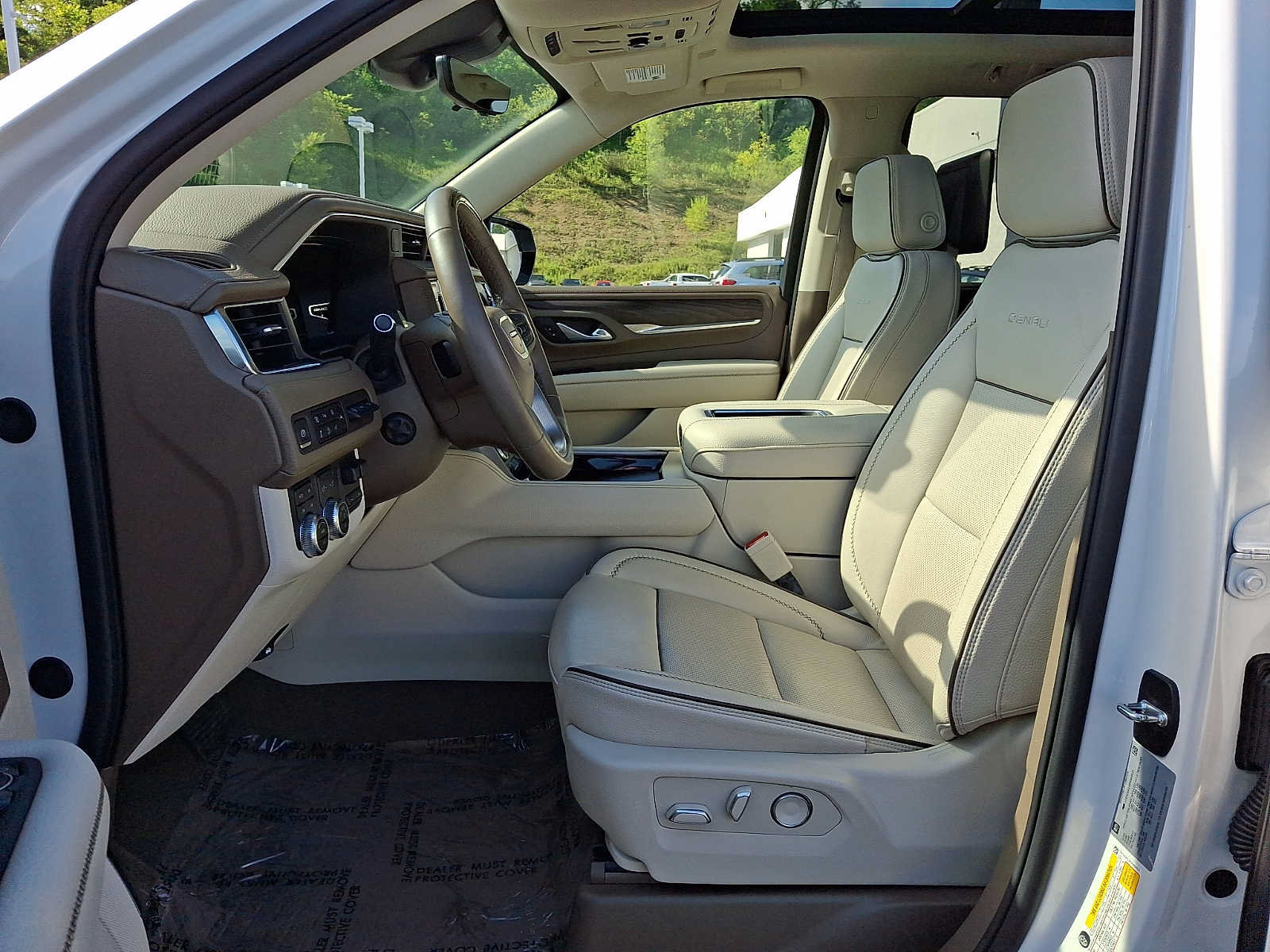 Used 2024 GMC Yukon Denali w/ Denali Reserve Package AWD/4WD image 12