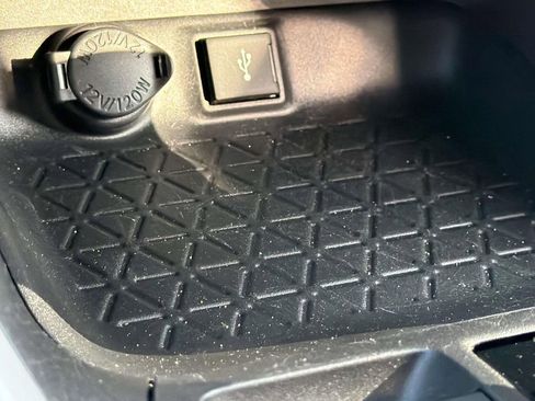 Certified 2020 Toyota RAV4 XLE w/ Carpet Mat Package AWD/4WD image 19