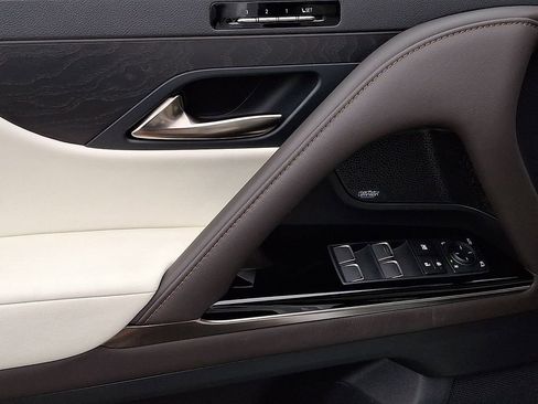 Used 2023 Lexus LX 600 4WD w/ Appearance Package image 13