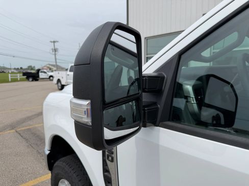 Used 2025 Ford F350 XLT AWD/4WD image 9