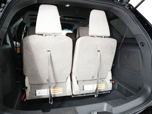 Used 2013 Ford Explorer XLT image 32