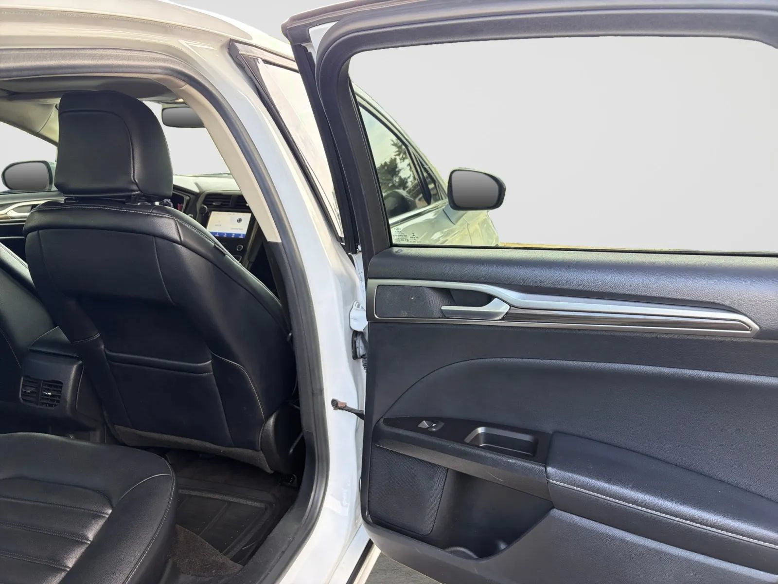 Used 2020 Ford Fusion SEL FWD image 17