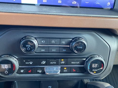 Used 2024 Ford Bronco Outer Banks AWD/4WD image 19