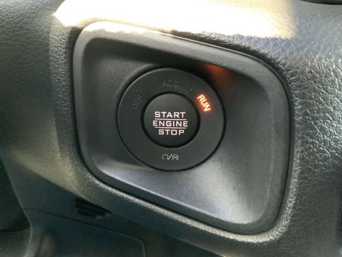 Used 2025 Jeep Wrangler Sport image 28