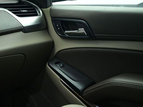 Used 2018 Chevrolet Suburban LT image 44