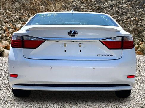 Used 2015 Lexus ES 300h w/ Navigation System Package FWD image 4