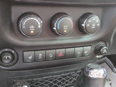 Used 2016 Jeep Wrangler Unlimited Sahara AWD/4WD image 19