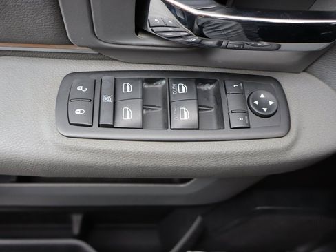 Used 2015 RAM 2500 SLT image 27