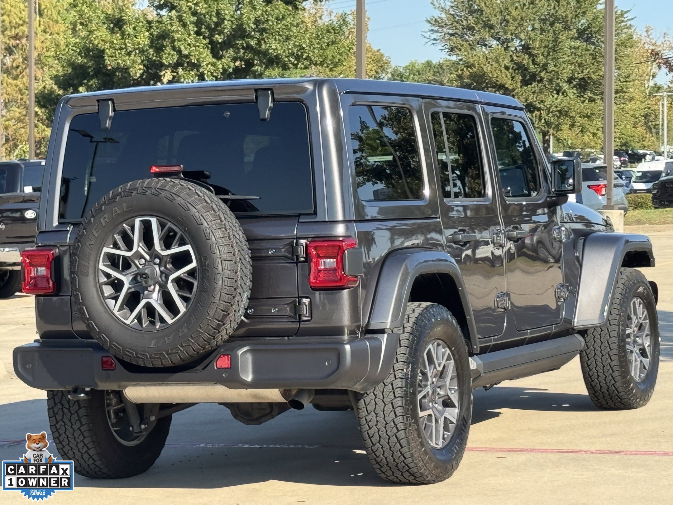 Used 2026 Jeep Wrangler Unlimited Sahara AWD/4WD image 4
