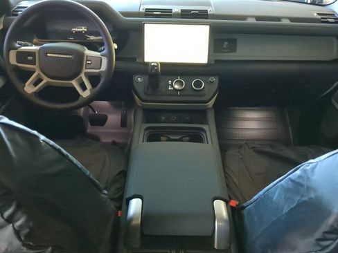 New 2023 Land Rover Defender 130 SE image 19