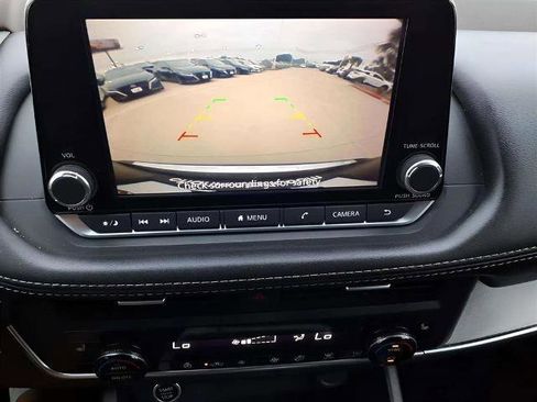 Used 2023 Nissan Rogue SV w/ SV Premium B Package image 15