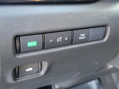 Used 2025 Nissan Sentra SR image 29