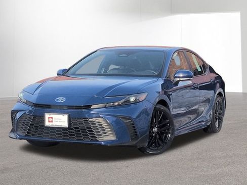 Certified 2025 Toyota Camry SE image 1
