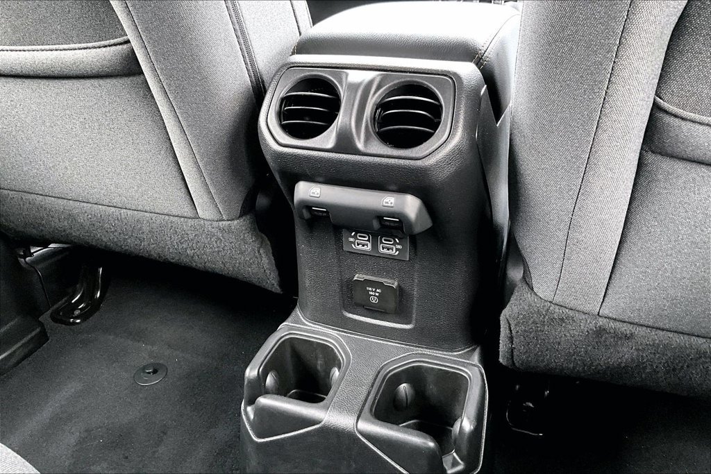 Used 2026 Jeep Wrangler Unlimited Sahara AWD/4WD image 20